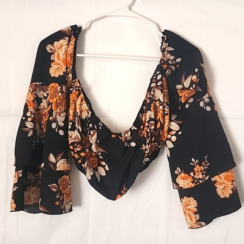 Black and orange flower Crop top long sleeve